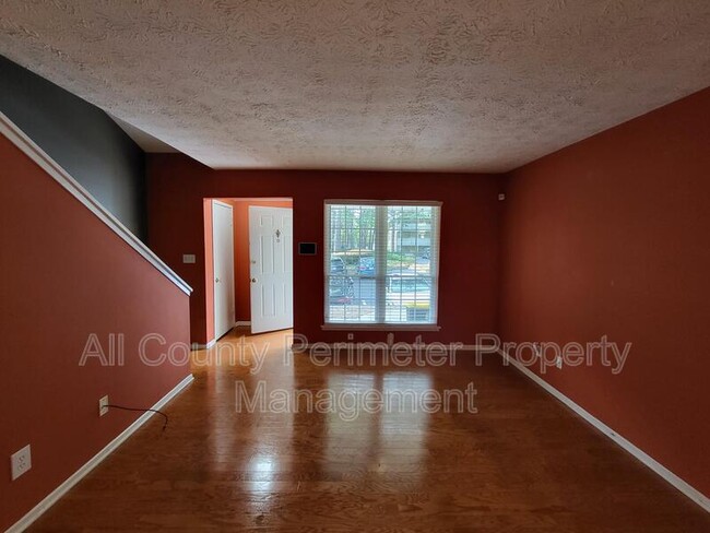 Foto del edificio - 6822 Glenridge Dr