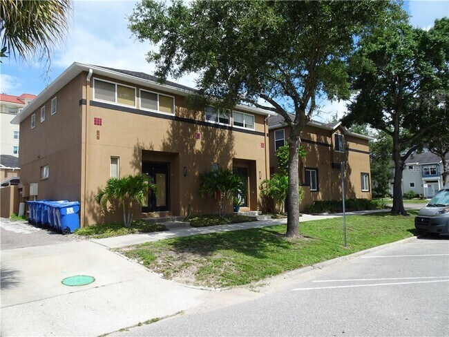 Building Photo - 724 4th Ave S