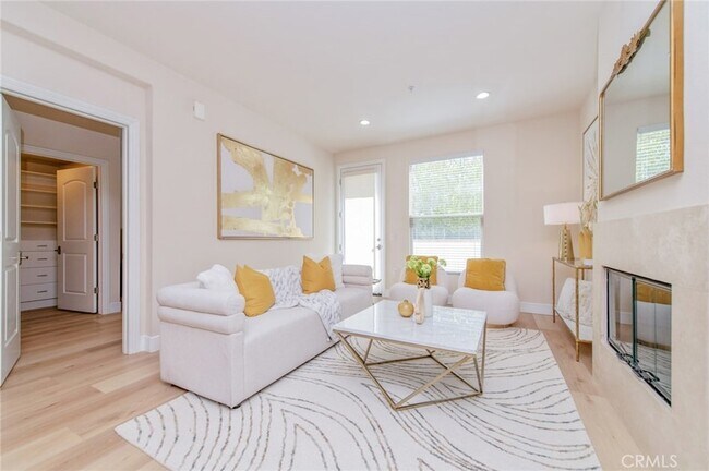 Foto del edificio - 28220 Highridge Rd