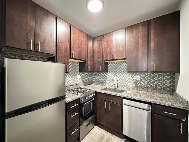 Building Photo - 4349 N Damen Ave