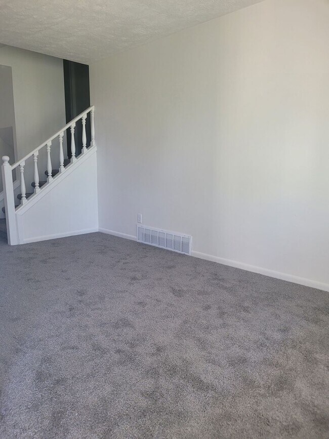Foto del edificio - 3 Bed 1.5 Bath Townhome Available Now!