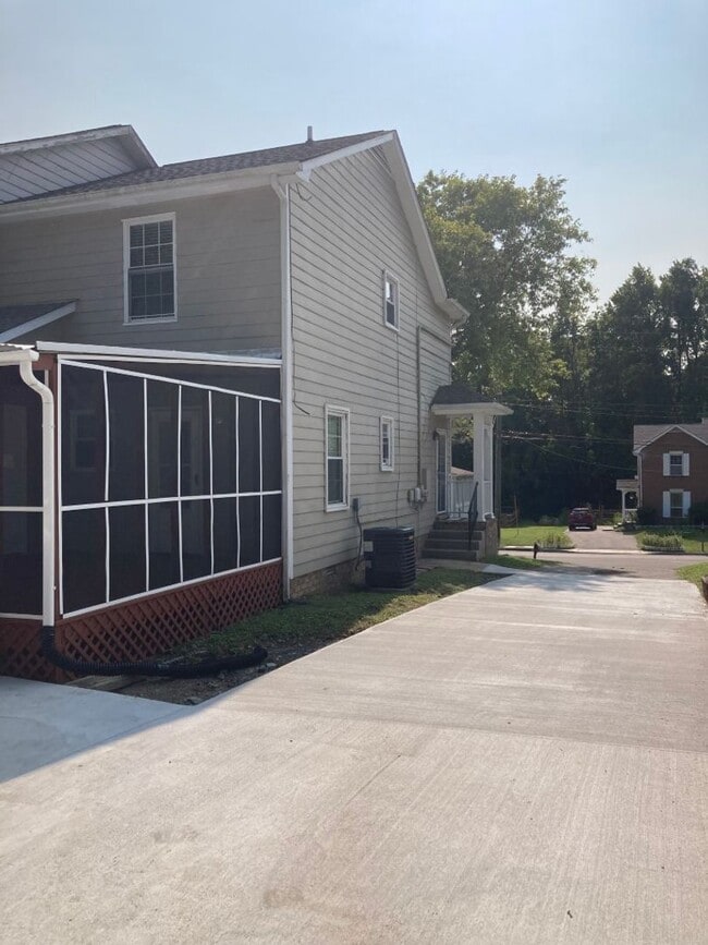 Building Photo - $500 off this Cute Townhome.  Move in by 08/15/2026