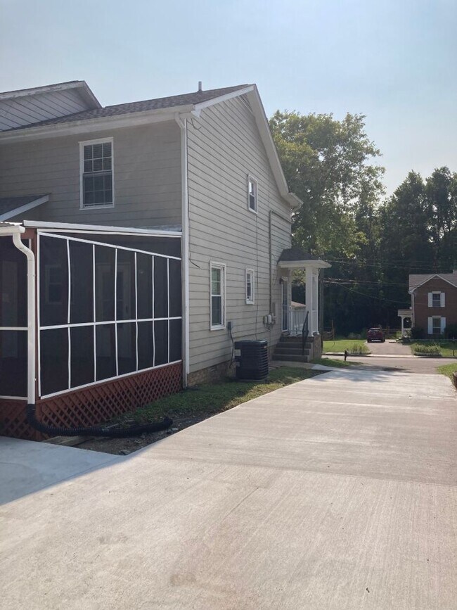Building Photo - $500 off this Cute Townhome.  Move in by 1...