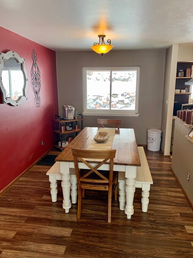 Foto del edificio - Remodeled 3 Bed 2 Bath Home in Secluded Se...
