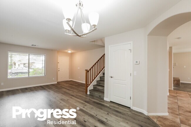 Building Photo - 13121 W Clarendon Ave
