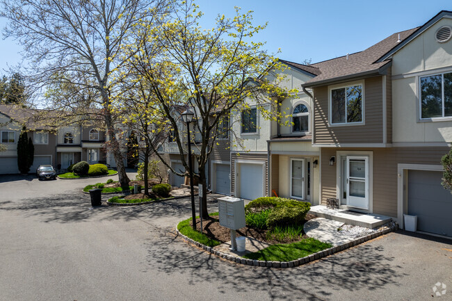 Building Photo - Springfield Park Place Condo Association