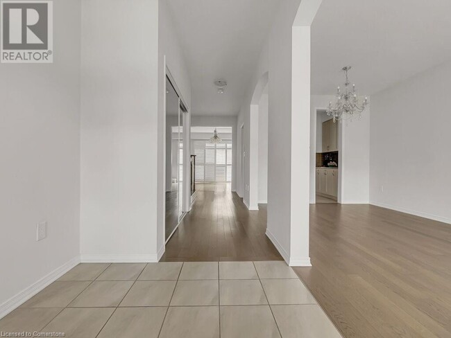 Building Photo - 221 Kinsman Dr