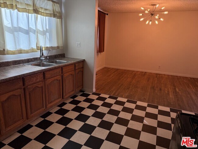 Foto del edificio - 2261 W 26th Pl