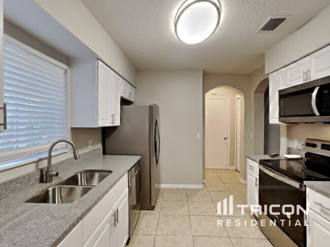 Building Photo - 13020 Fennway Ridge Drive Riverview FL