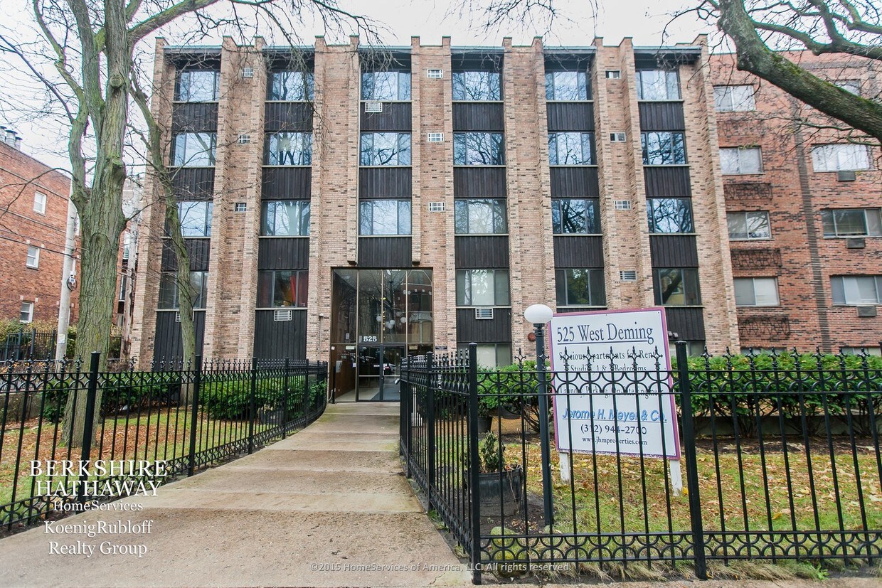 525 W Deming Pl Condo for Rent in Chicago, IL