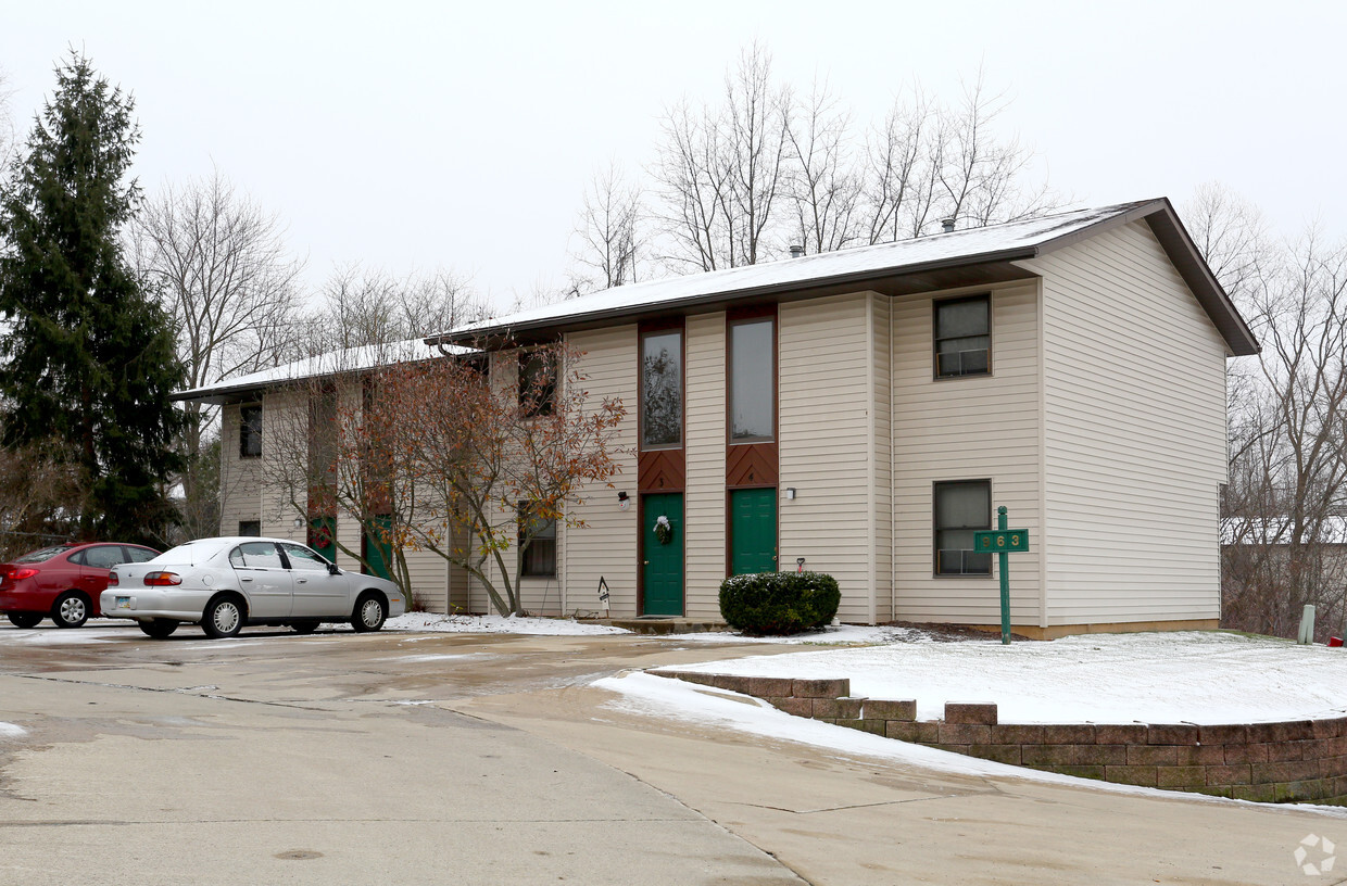 Building Photo - Linden Lakes