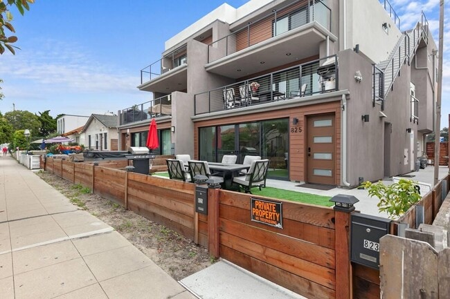 Foto del edificio - 825 Island Ct