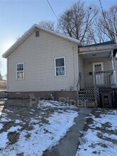 Building Photo - 458 S Float Ave