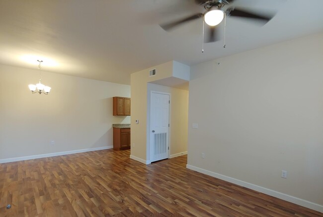 Building Photo - 1205 Basswood St