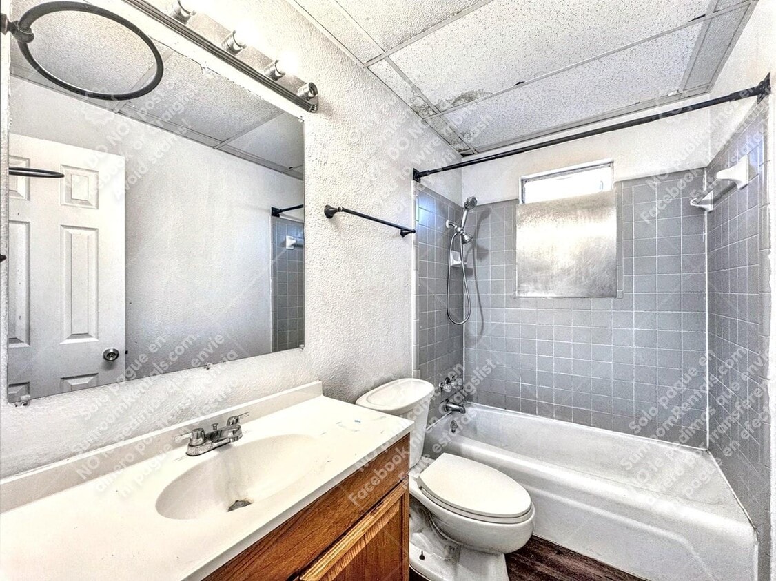 Foto principal - 742 Old Martindale Rd