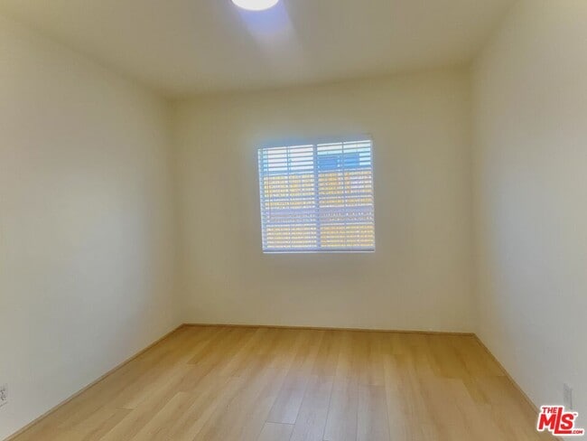 Building Photo - 2415 Arizona Ave