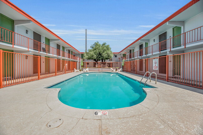 Building Photo - U Apartments @ Scottsdale