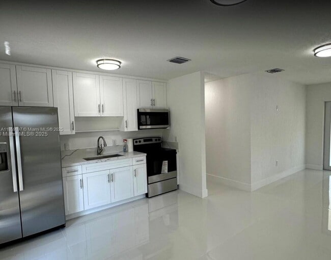 Foto del edificio - 12550 NW 23rd Ave