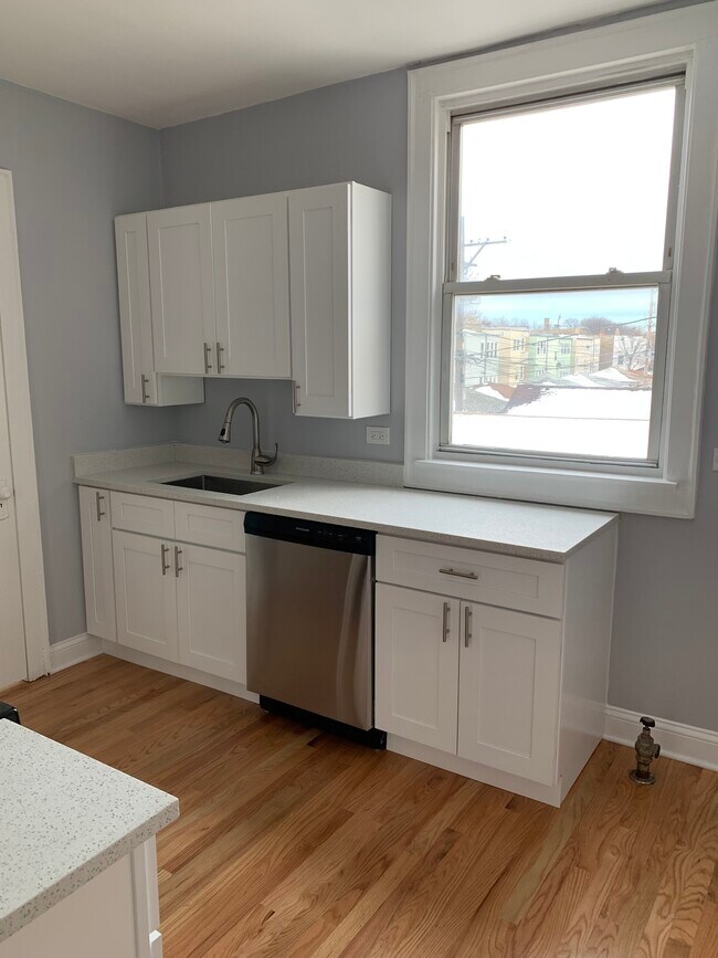 Foto del edificio - 3039 N Karlov Ave