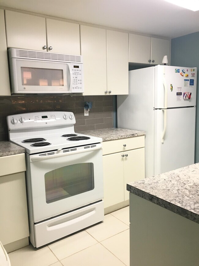 Photo - 12658 Kenwood Ln Townhome