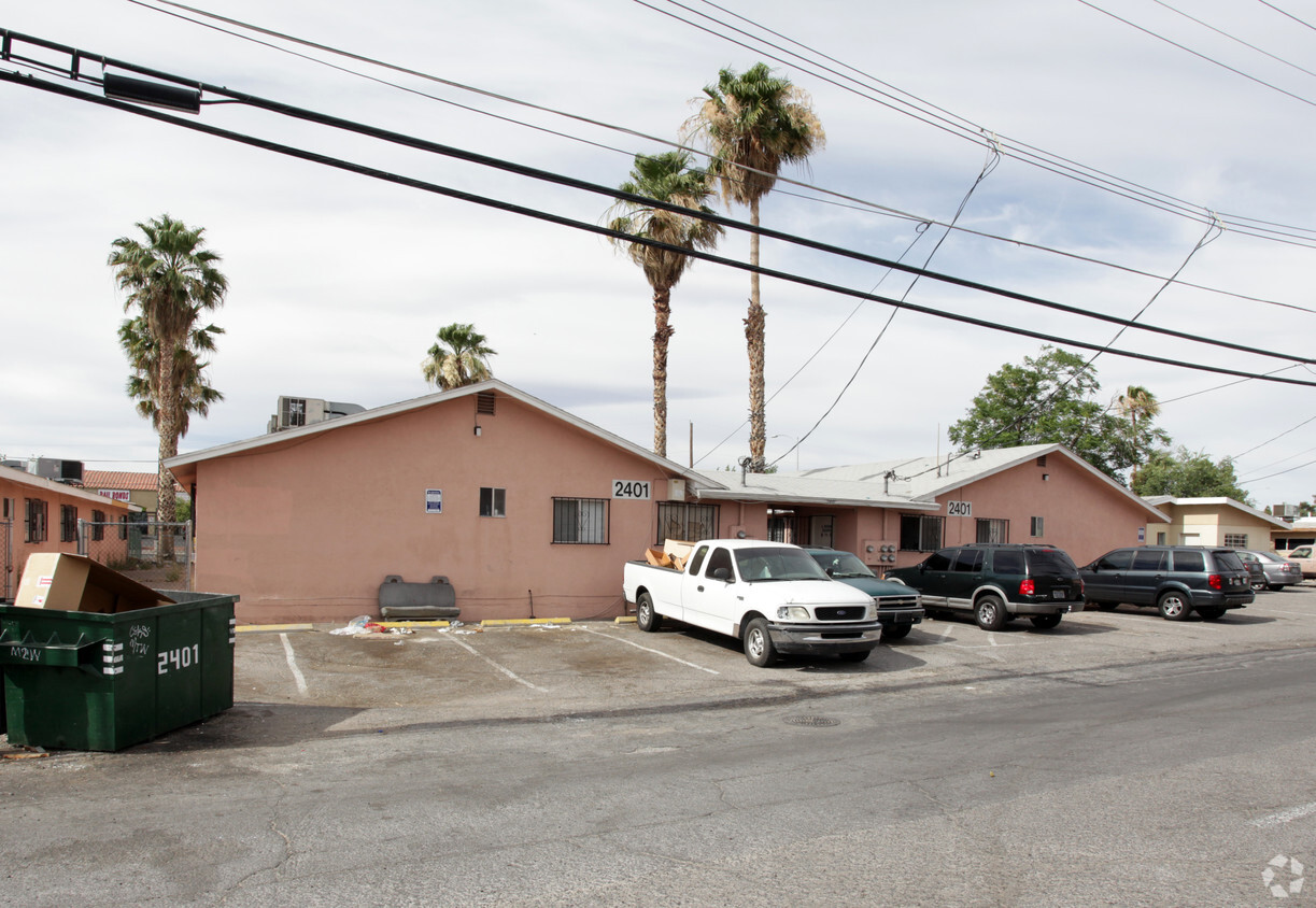 Primary Photo - 2401-2413 Stewart Ave