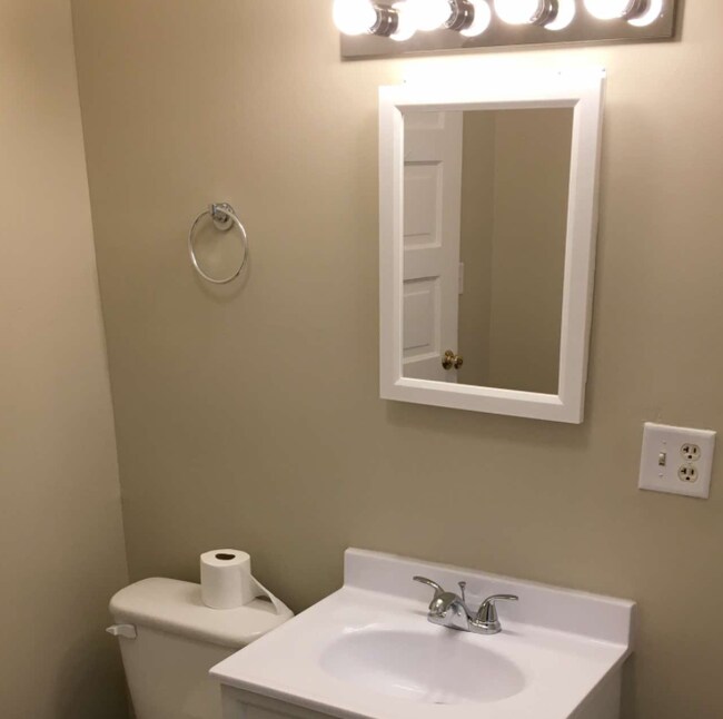 Foto del edificio - 2307 Blake Ave