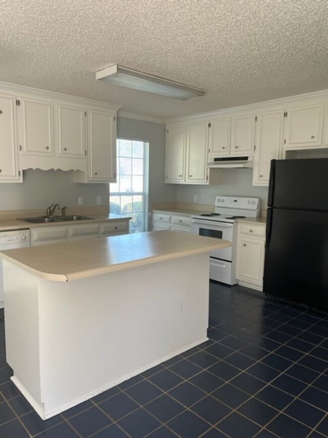 Building Photo - 178 Mayfield Dr