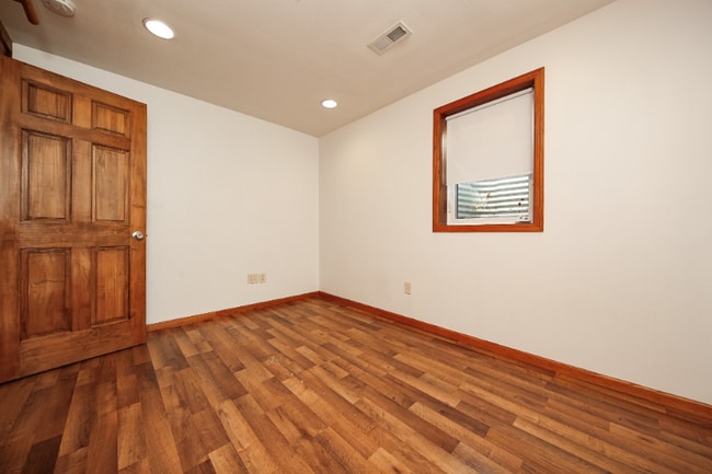 Building Photo - 808 S Grange Ave