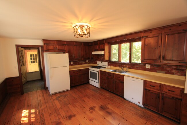 Building Photo - 52 Boulder Brook Rd