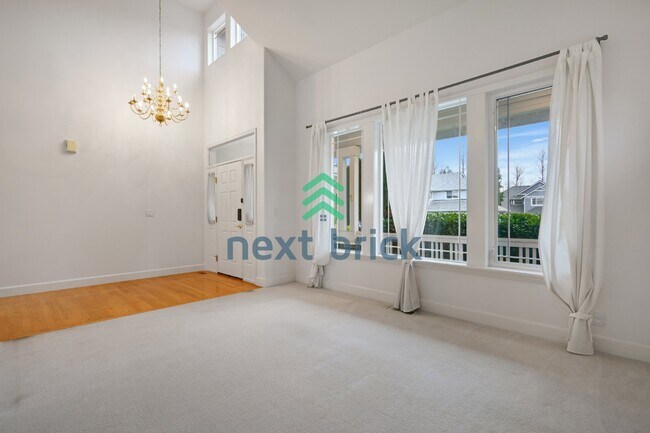 Foto del edificio - Lovely 4-bedroom + bonus room, 2.5-bath cul-de-sac home