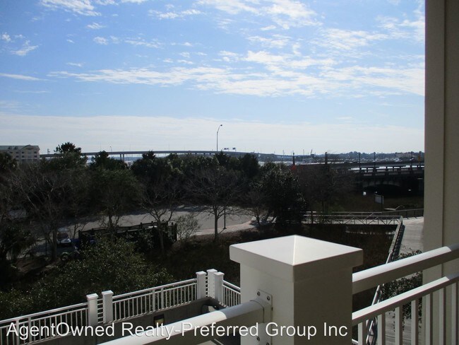 Building Photo - 3003 Old Bridgeview Ln
