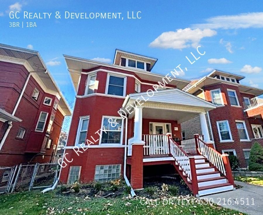 Foto principal - *** OAK PARK LOCATION / STUNNING 3 BDRM / ...