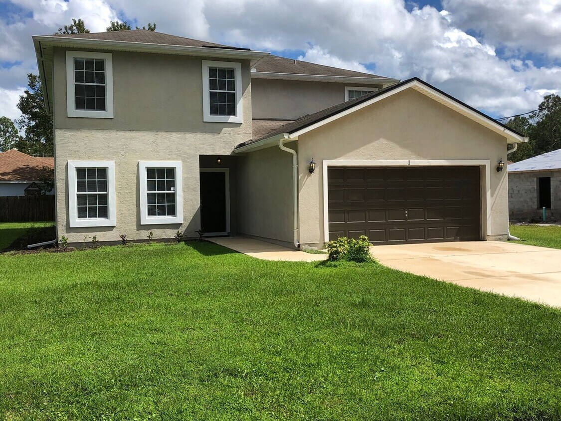 Foto principal - Large 5 Bedroom, 3 Bathroom Single Family ...