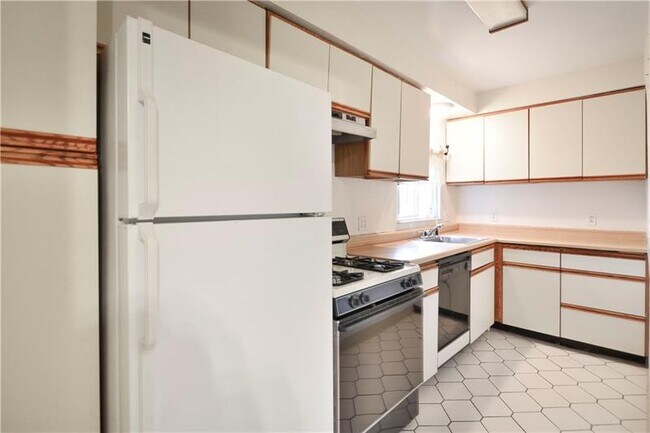 Building Photo - 822 Taylor Ave
