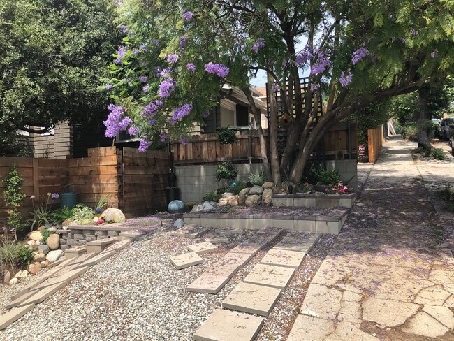 Foto del edificio - 6143 Strickland Ave