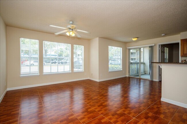 Foto del edificio - Ready Move to move 2 bedroom 2 bath Condo ...