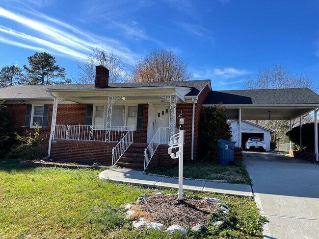 Building Photo - 4 BDRM 2 BA BRICK HOME, SINGLE STORY, 1762...