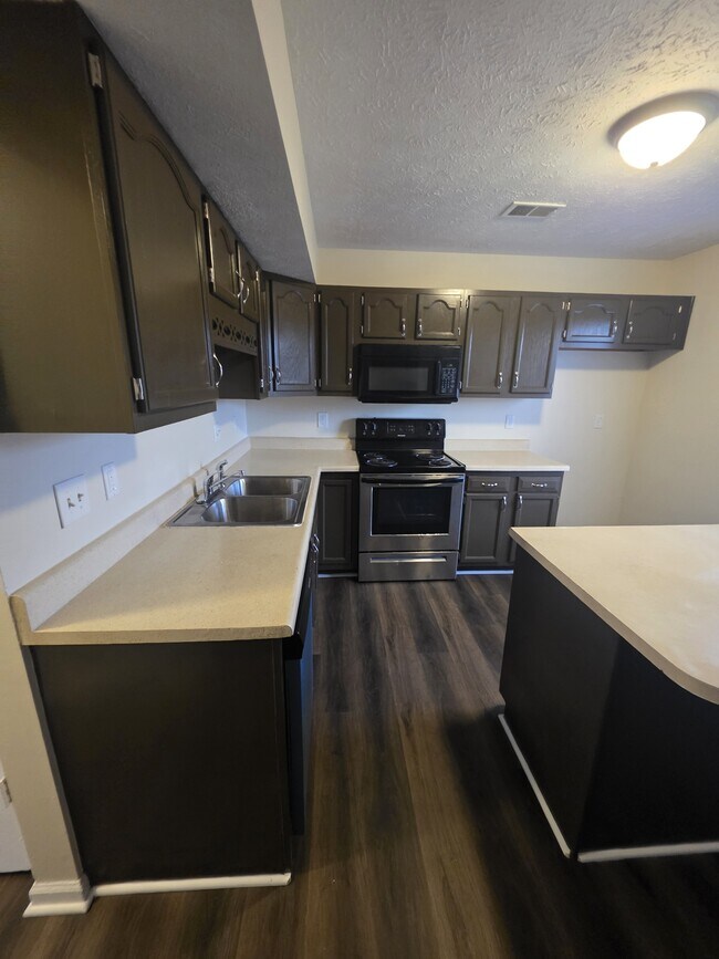 Foto del edificio - 4819 May Ridge Ln