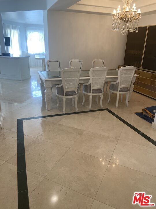 Foto del edificio - 435 Arnaz Dr