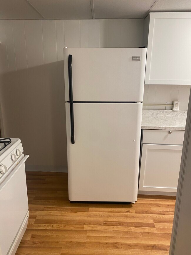 Kitchen - 111 Redlyn St