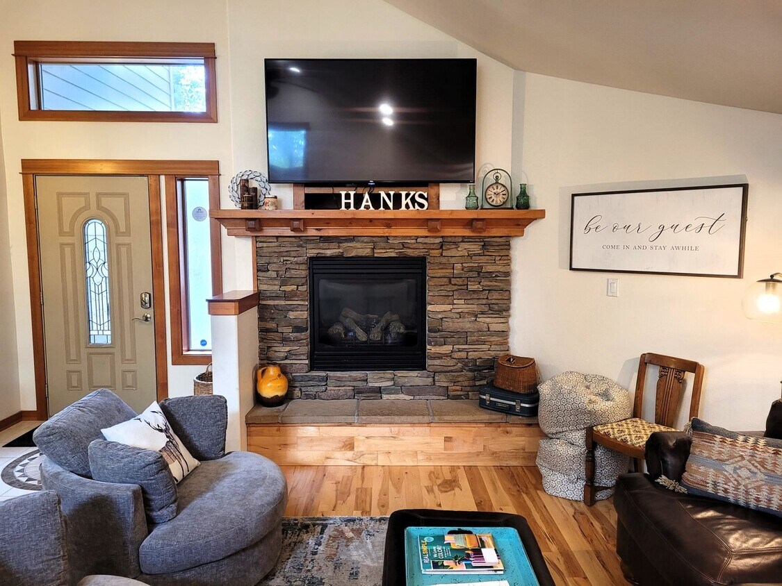 Primary Photo - Hank's Hideaway in Sunriver, Furnished, al...