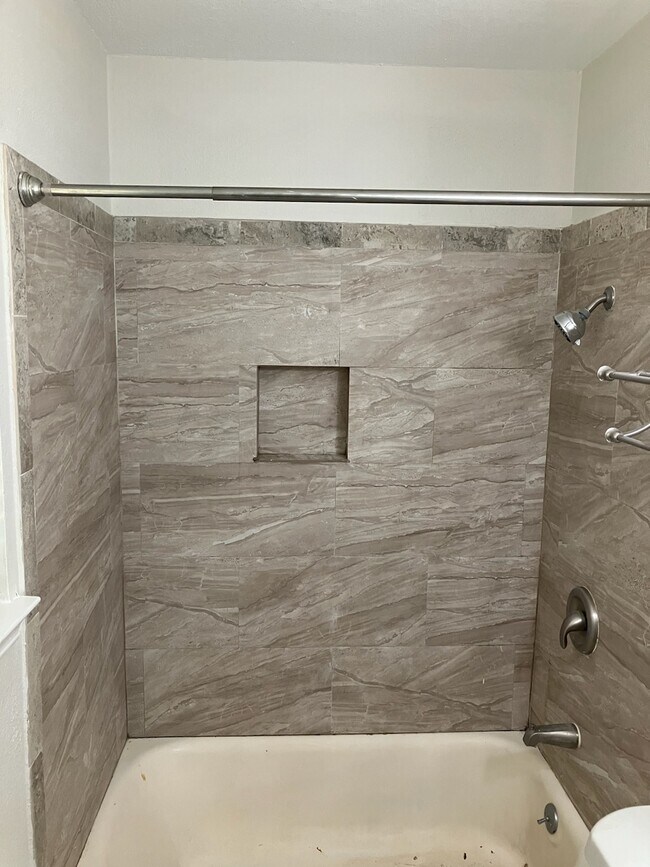 Foto del edificio - 413 Westchester Dr