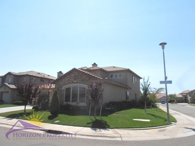 Building Photo - Spacious 6 Bed 4.5 Bath Anatolia Home