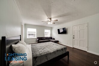 Building Photo - 750 Normandie Ave