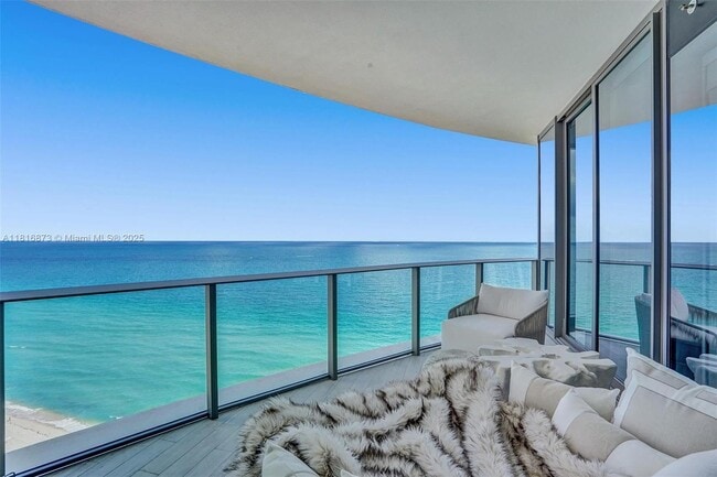 Building Photo - 15701 Collins Ave