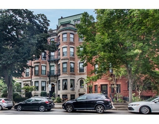 Building Photo - 482 Beacon St