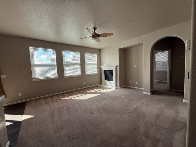 Foto del edificio - Spacious 4/3 in Elk Grove