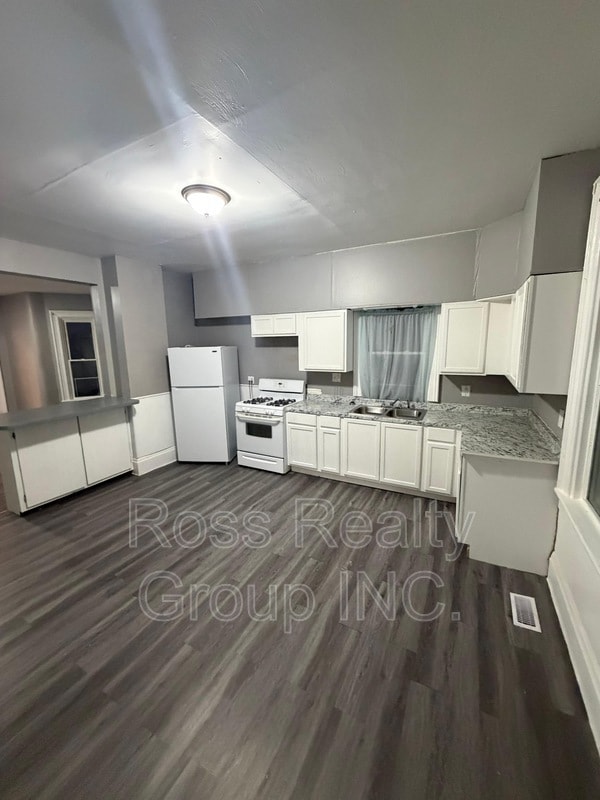 Foto principal - 1419 N Superior St