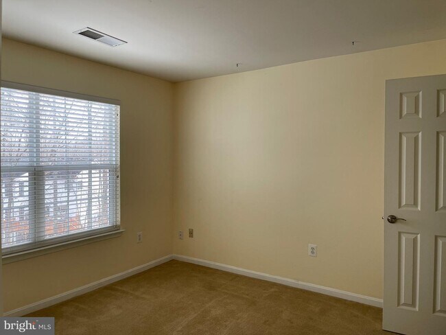 Building Photo - 3113 Somerset Dr