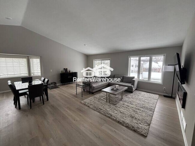 Building Photo - 5 Bedroom 2 Bath Single Family Home in Prior Lake Available Now!
